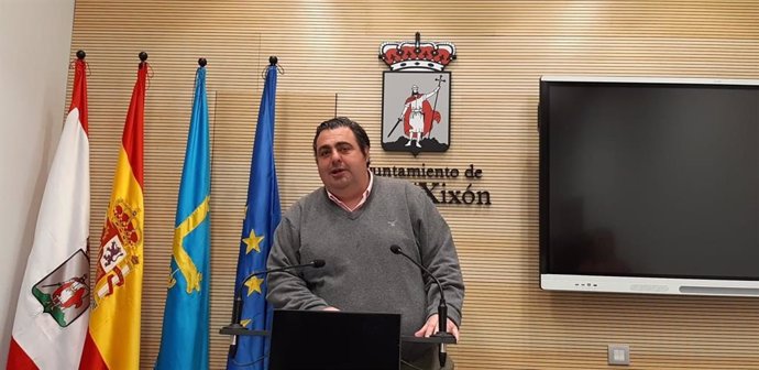 El concejal de Foro en Gijón Pelayo Barcia, en rueda de prensa