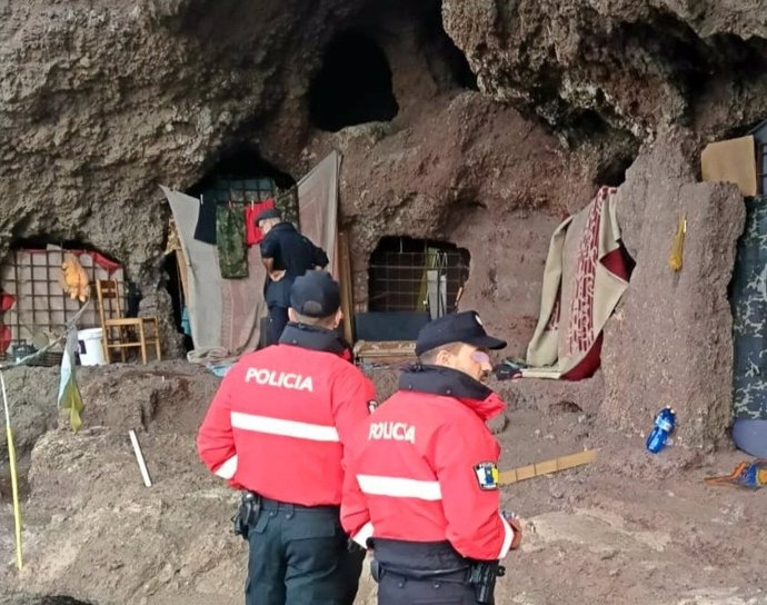 La Policía Canaria lleva a cabo medidas para proteger el patrimonio arqueológico en la Cueva de los Canarios