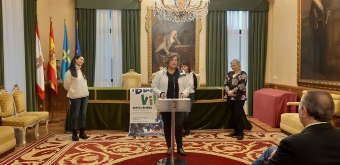 Acto homenaje en el Ayuntamiento de Gijón en el cuarto aniversario del asesinato de Berta Cáceres, defensora de los derechos de los pueblos indígenas