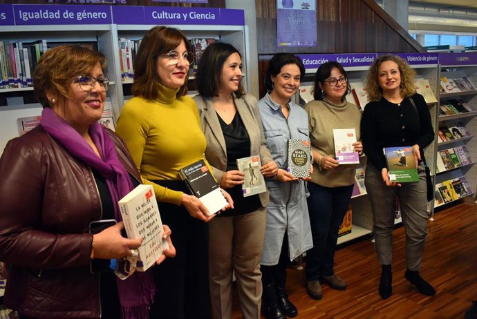 Np La Estanteria Violeta Ya Está A Disposición De Los Usuarios De La Biblioteca Publica Del Estado