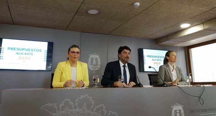 Maria del Carmen Sánchez, Luis Barcala y Lídia López.