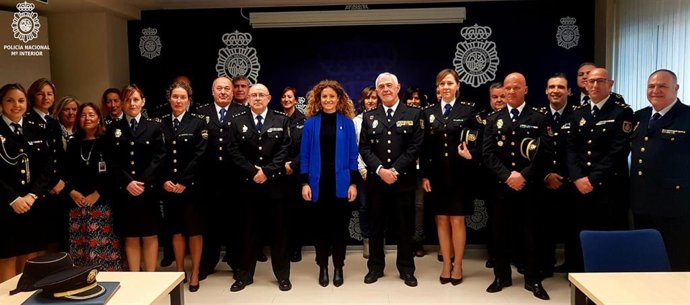 La delegada del Gobierno durante una visita a la Jefatura de Policía Nacional