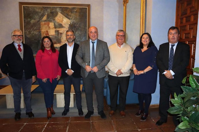 Antonio Ruiz (centro) durante su encuentro con las organizaciones agrarias