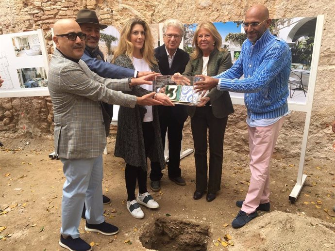 Colocan la primera piedra para la reapertura del emblemático edificio de La Fonda como hotel boutique