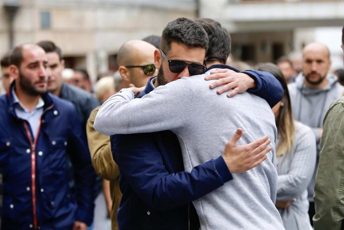 Funeral por David Carragal Garay, el hombre que murió por una agresión en las fiestas del barrio ovetense de La Florida. Iglesia parroquial de San Pedro de Cudillero.