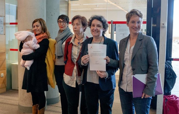 LAS DIPUTADAS DE UNIDAS PODEMOS BEATRIZ GIMENO Y PALOMA GARCÍA REGISTRAN UNA LEY PARA FAMILIAS MONOPARENTALES EN LA ASAMBLEA DE MADRID