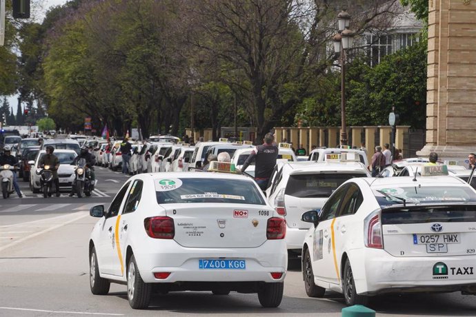  Protesta de taxistas en Sevilla 