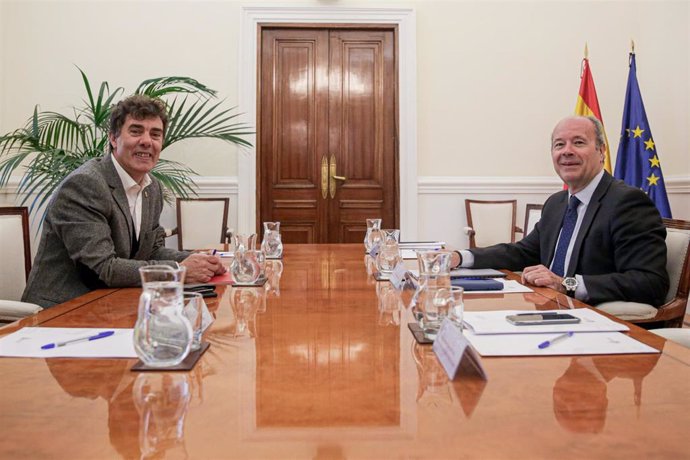 El consejero Santos y Juan Carlos Campo en un momento de la reunión
