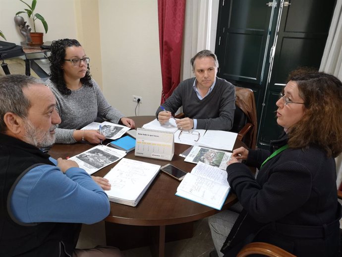 Imagen de una de las reuniones preparatorias de la feria entre el Ayuntamiento de Galaroza y UATAE-Andalucía.