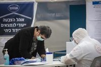 Recurren a amuletos y rabinos para evitar el contagio por coronavirus en las elecciones en Israel
