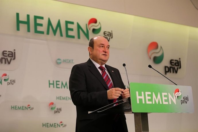 El presidente del EBB del PNV, Andoni Ortuzar, en una comparecencia ante los medios de comunicación