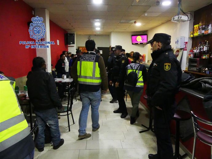 Nota De Prensa : "La Policía Nacional Detiene A Tres Personas Por Un Delito Contra El Derecho De Los Trabajadores ".