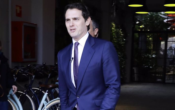 El expresidente de Ciudadanos, Albert Rivera, a su llegada a la rueda de prensa que ha ofrecido a los medios tras el anuncio de su fichaje por el despacho de abogados Martínez Echevarría