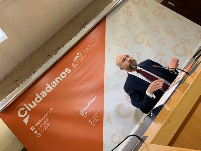 El diputado de Cs en las Cortes de Castilla-La Mancha David Muñoz Zapata en rueda de prensa