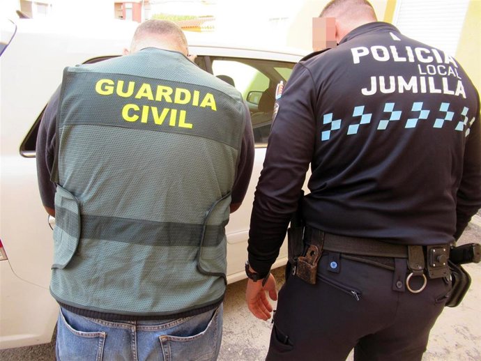 Detienen a un joven que se dedicaba presuntamente a la comisión de robos en interior de vehículos de Jumilla