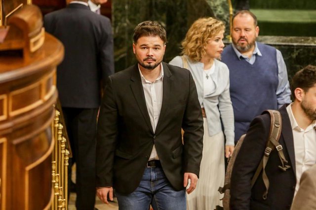Rufián critica a JxCat por sentarse en la mesa de diálogo para después criticarl