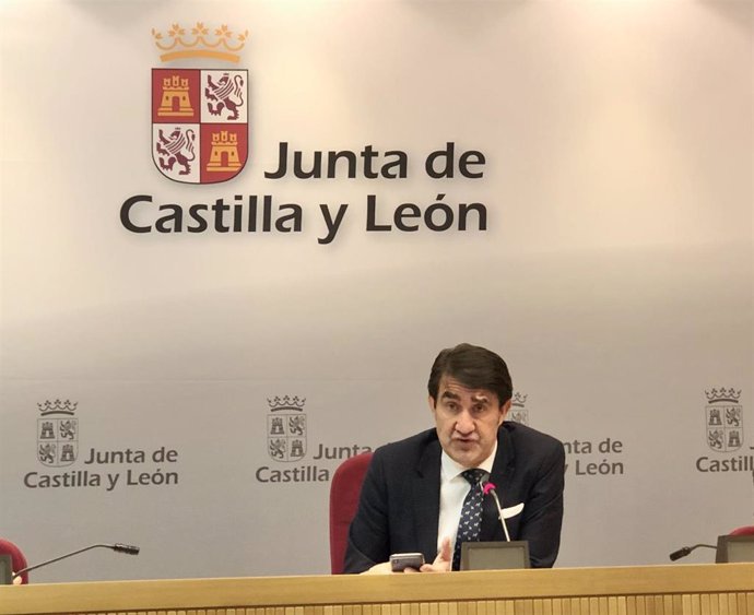 El consejero de Fomento y Medio Ambiente, Juan Carlos Suárez-Quiñones, en rueda de prensa.