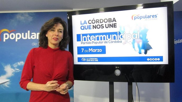 María Luisa Ceballos presenta la Convención Intermunicipal del PP cordobés.