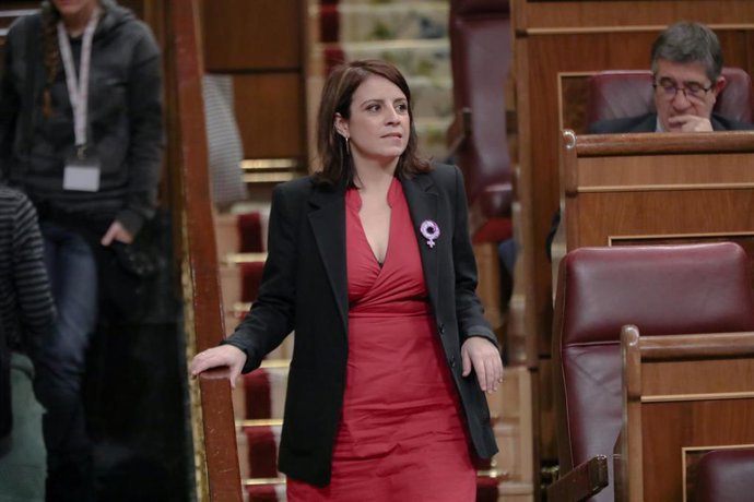La portavoz del PSOE en el Congreso, Adriana Lastra, durante una sesión plenaria en el Congreso de los Diputados 