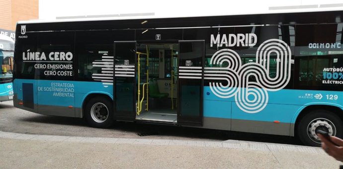 Uno de los nuevos autobuses de la línea ceo