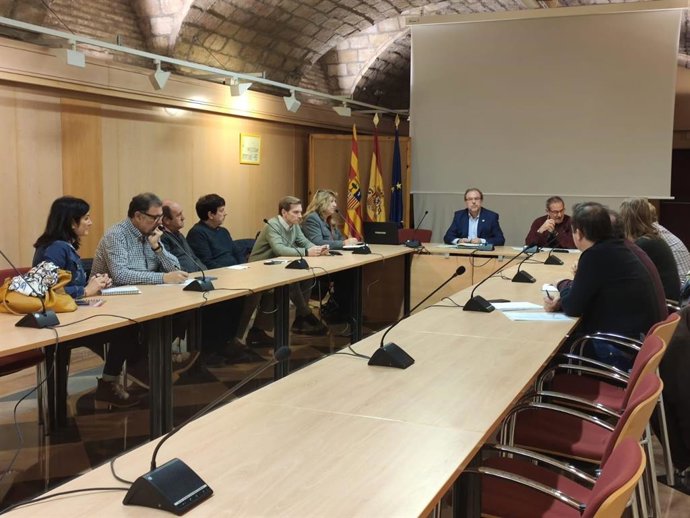 El director general de Carreteras, Bizén Fuster, se ha reunido con alcaldes de la Mancomunidad de las Altas Cinco Villas