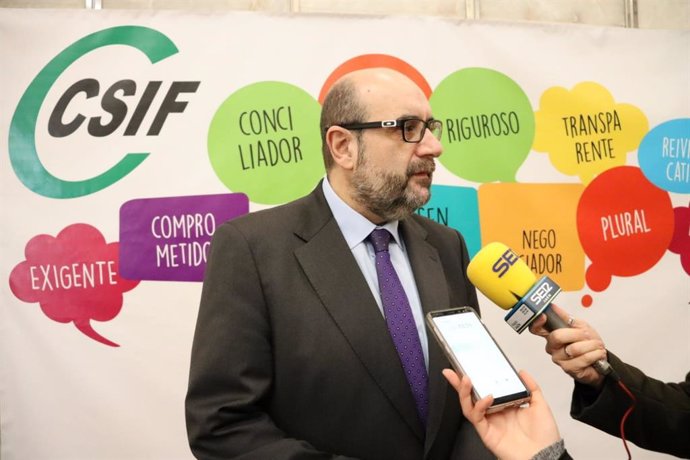 Miguel Borra, presidente nacional de CSIF, atiende a los medios en una imagen de archivo.