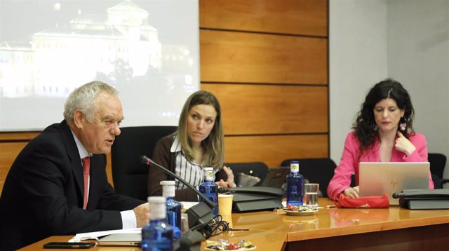 El secretario general de la FEMP en C-LM, Tomás Mañas, durante su intervención en la Comisión no Permanente de Estudio para alcanzar un Pacto contra la Despoblación del Parlamento autonómico