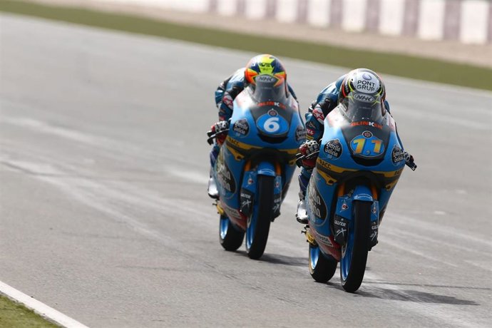 Los pilotos de Moto3 Ryusei Yamanaka (izquierda) y Sergio García Dols (derecha) del Estrella Galicia 0,0