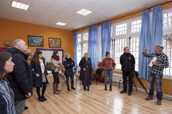 La comisión de Asuntos Sociales del Ayuntamiento visita las obras de reforma del centro comunitario de la Rochapea