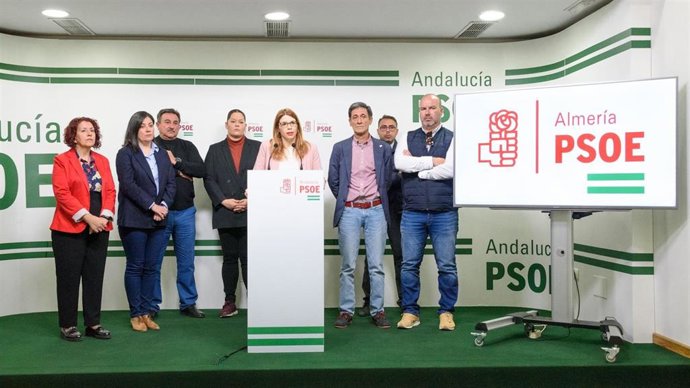La portavoz del PSOE en Huércal de Almería, Ángeles Castillo, en rueda de prensa