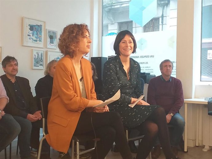 La portavoz nacional y candidata del BNG a la presidencia de la Xunta, Ana Pontón, y la exdiputada de En Marea y número 3 por Pontevedra en la candidatura nacionalista, Alexandra Fernández.