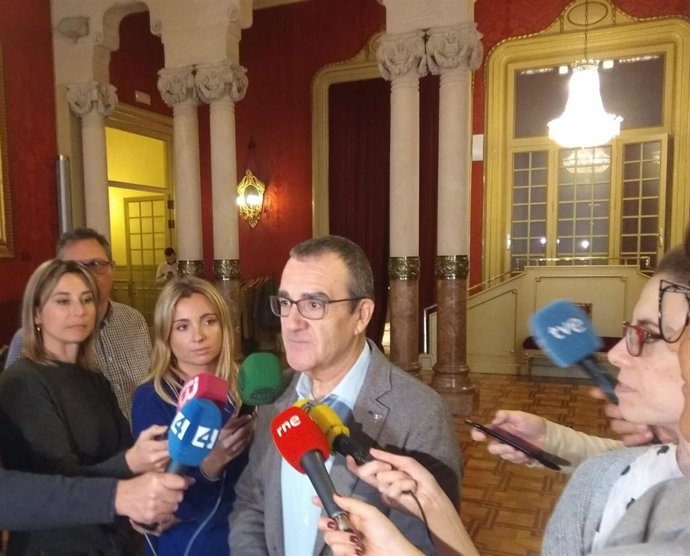 El vicepresidente y conseller de Transición Energética y Sectores Productivos, Juan Pedro Yllanes, en el Parlament.