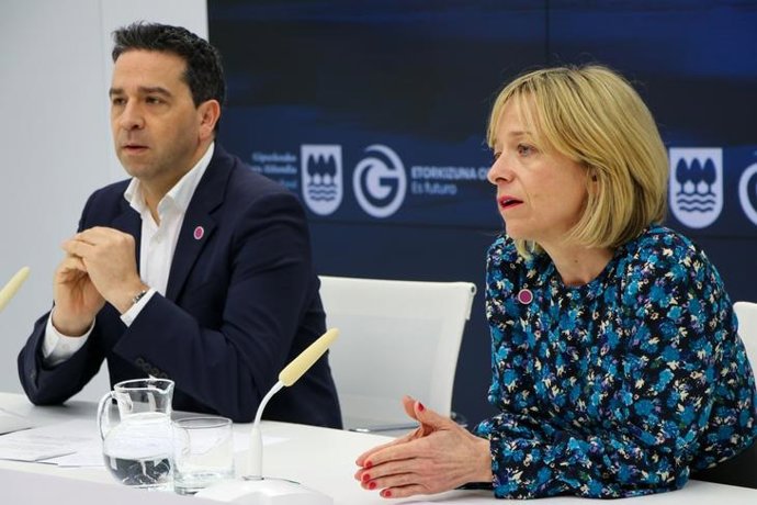 Los diputados forales guipuzcoanos Imanol Lasa y Eider Mendoza