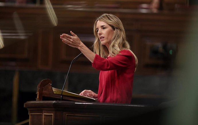 La portavoz del Grupo Popular en el Congreso, Cayetana Álvarez de Toledo, interviene en la sesión plenaria en el Congreso de los Diputados donde se responderá, entre otros, a cuestiones sobre la Mesa de Diálogo entre Gobierno y Generalitat, en Madrid (E