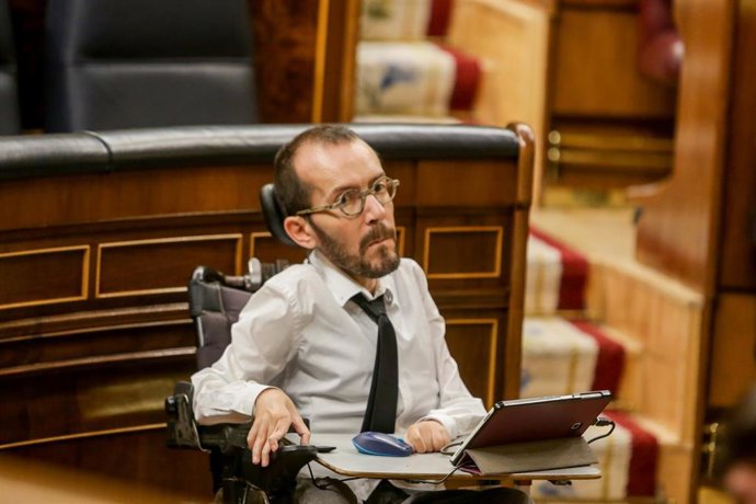 El portavoz de Unidas Podemos en el Congreso de los Diputados, Pablo Echenique, en una sesión del Pleno