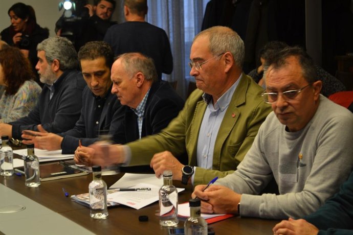 Andrés y Temprano, en el centro, durante la primera reunión de la Mesa por el Futuro de León.