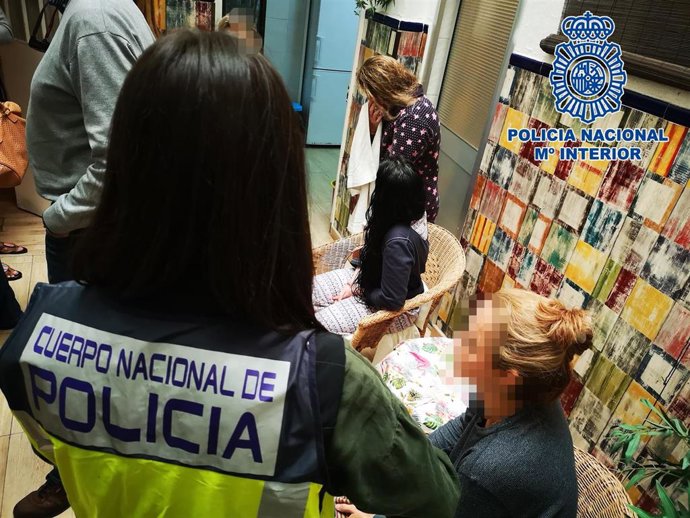 Vivienda registrada por la policía en la operación contra la trata la seres humanos