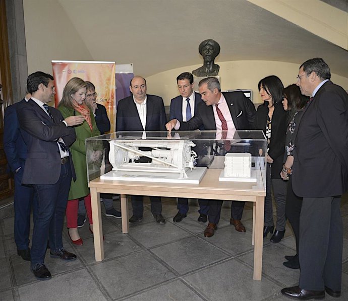 Imagen de la visita de investigadores del IAA al Ayuntamiento de Granada