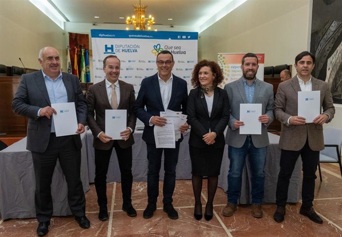 La Diputación de Huelva y los cinco Grupos de Desarrollo Rural (GDR) de la provincia han suscrito el convenio de colaboración de la sexta edición del Plan HEBE