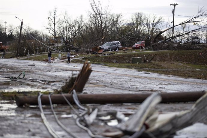EEUU.- Al menos 19 muertos por una cadena de tornados en Tennessee 