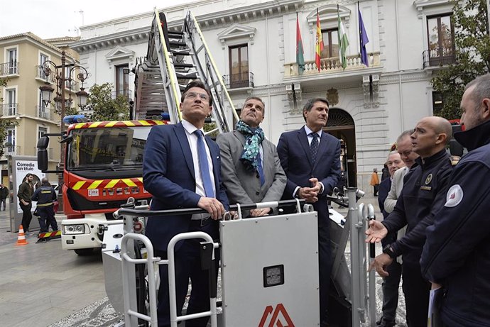 Presentación de los nuevos vehículos de Bomberos de Granada