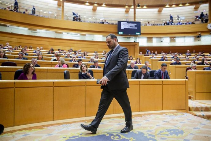 El ministro de Transporte, Movilidad y Agenda Urbana, José Luis Ábalos, a su llegada a la segunda sesión de control celebrada en el Senado en esta legislatura para responder a la oposición, en Madrid, a 25 de febrero de 2020.