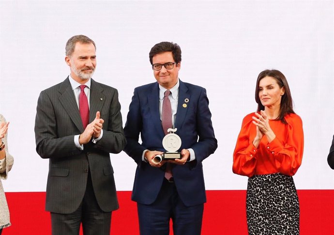 El Presidente De Paradores De Turismo, Óscar López, Ha Recibido La Acreditación Que Reconoce A La Cadena Hotelera Pública Como Embajador Honorario De La Marca España.