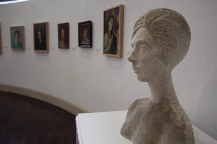 La exposición 'Mujeres', Pilar Burges, se puede visitar en el Edificio Paraninfo de la Universidad de Zaragoza hasta el 11 de julio.