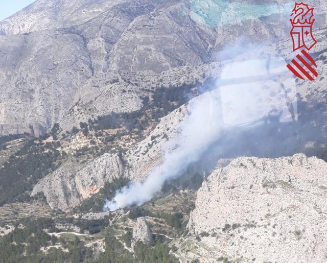 Foco del incendio en el Barranc de l'Arc en Benimantell.
