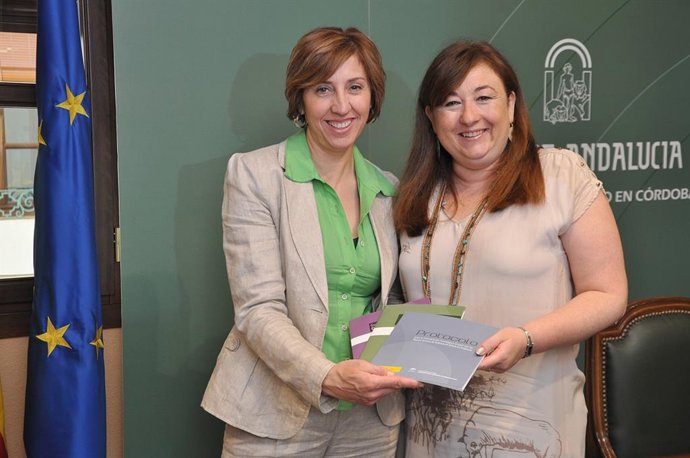 Juana Baena (izda.) cuando era coordinadora del IAM, en una imagen de archivo.