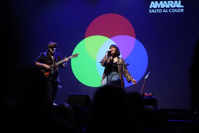 Eva Amaral y Juan Aguirre han actuado en el Espacio Las Armas de Zaragoza después de anunciar que su último concierto de la gira tendrá lugar en la capital aragonesa.