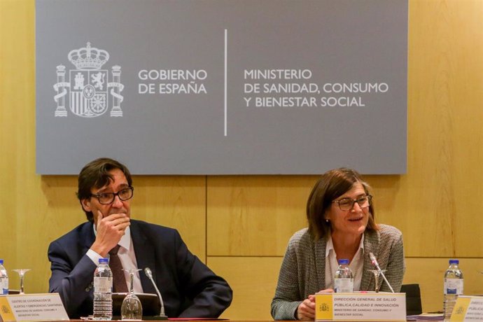 El ministro de Sanidad, Salvador Illa y la directora deneral de Salud Pública, Calidad e Innovación, Pilar Aparicio Azcárraga, en la reunión con la Comisión de Salud Pública, en Madrid (España), a 30 de enero de 2020.