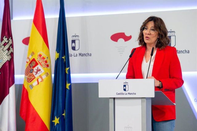 La portavoz del Gobierno de C-LM, Blanca Fernández, en la rueda de prensa del Consejo de Gobierno