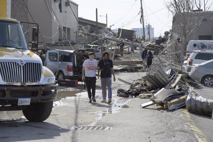 EEUU.- Aumentan a 24 los muertos por los tornados en Tennessee